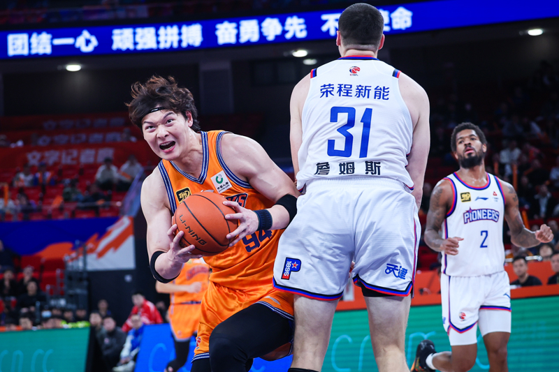 上海男篮多方试探士气高昂