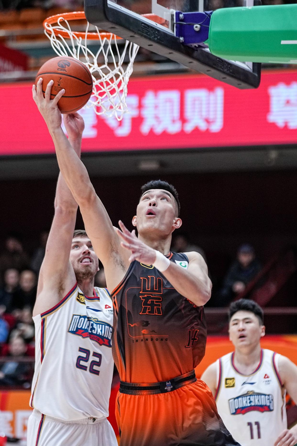 江苏男篮备战对抗浙江队，全队精气神十足的简单介绍