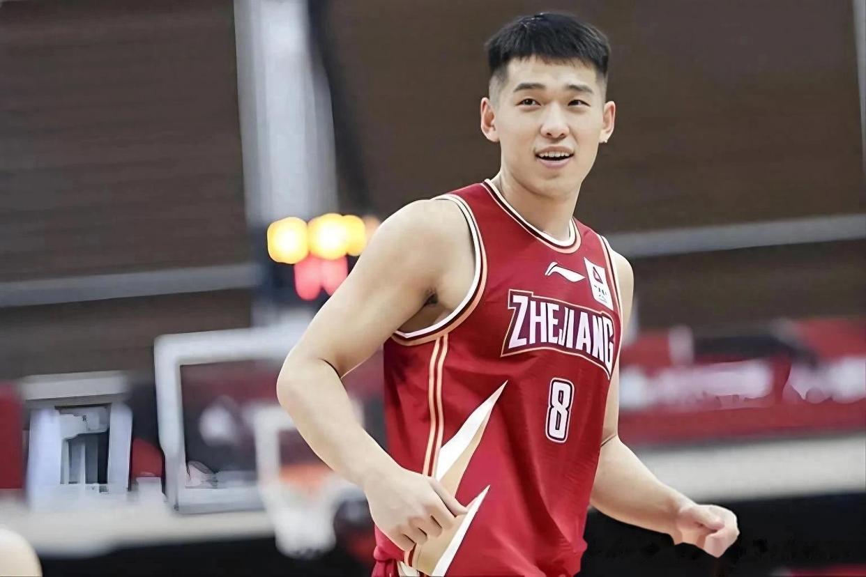 包含江苏男篮备战对抗浙江队，全队精气神十足的词条