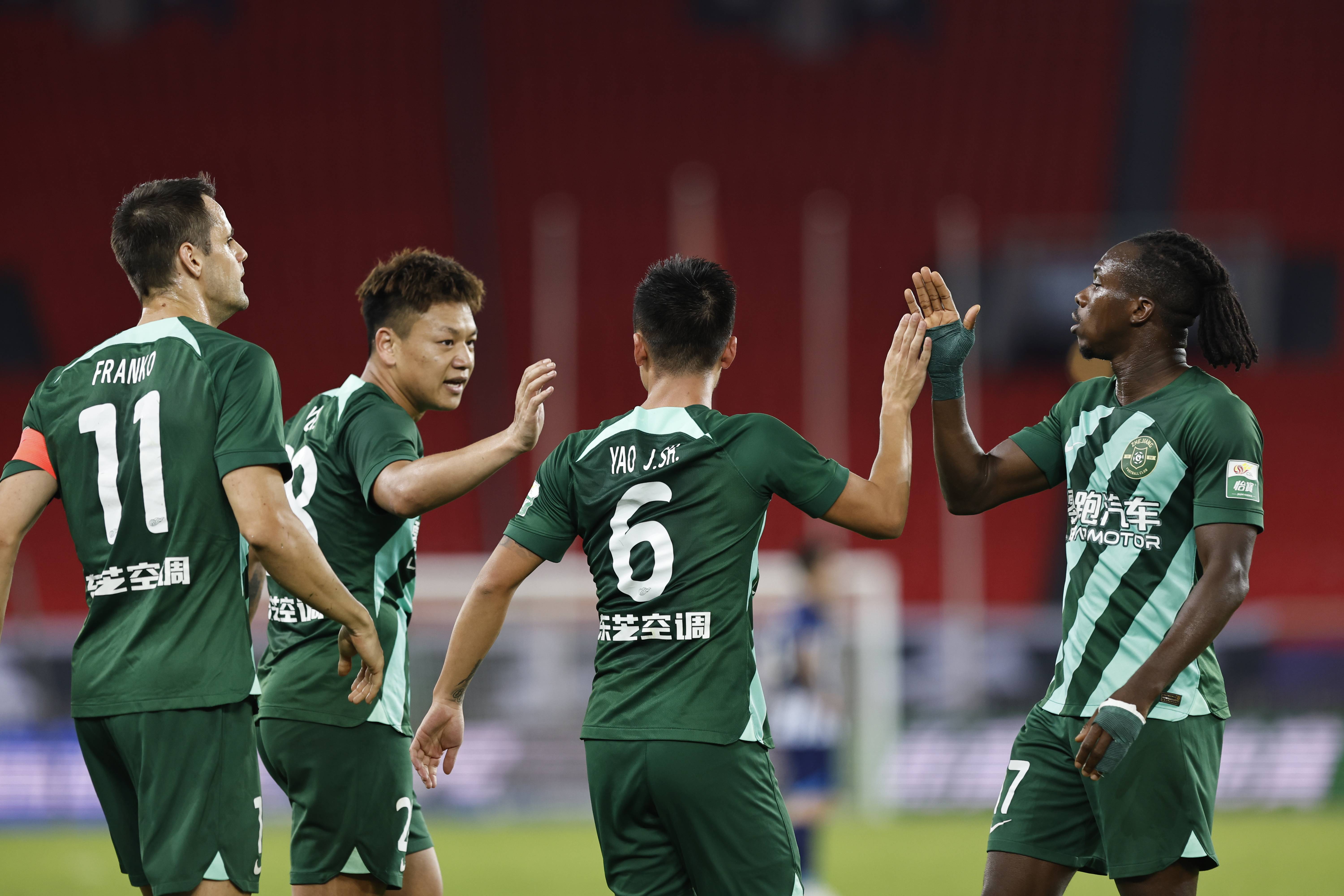包含中超-莱昂纳多传射十人海港3-1客胜河南的词条