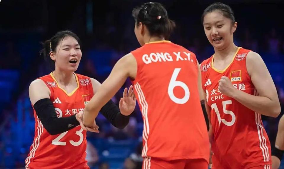 中国女排晋级占主动!总决赛名额之争白热化2队提前入围
