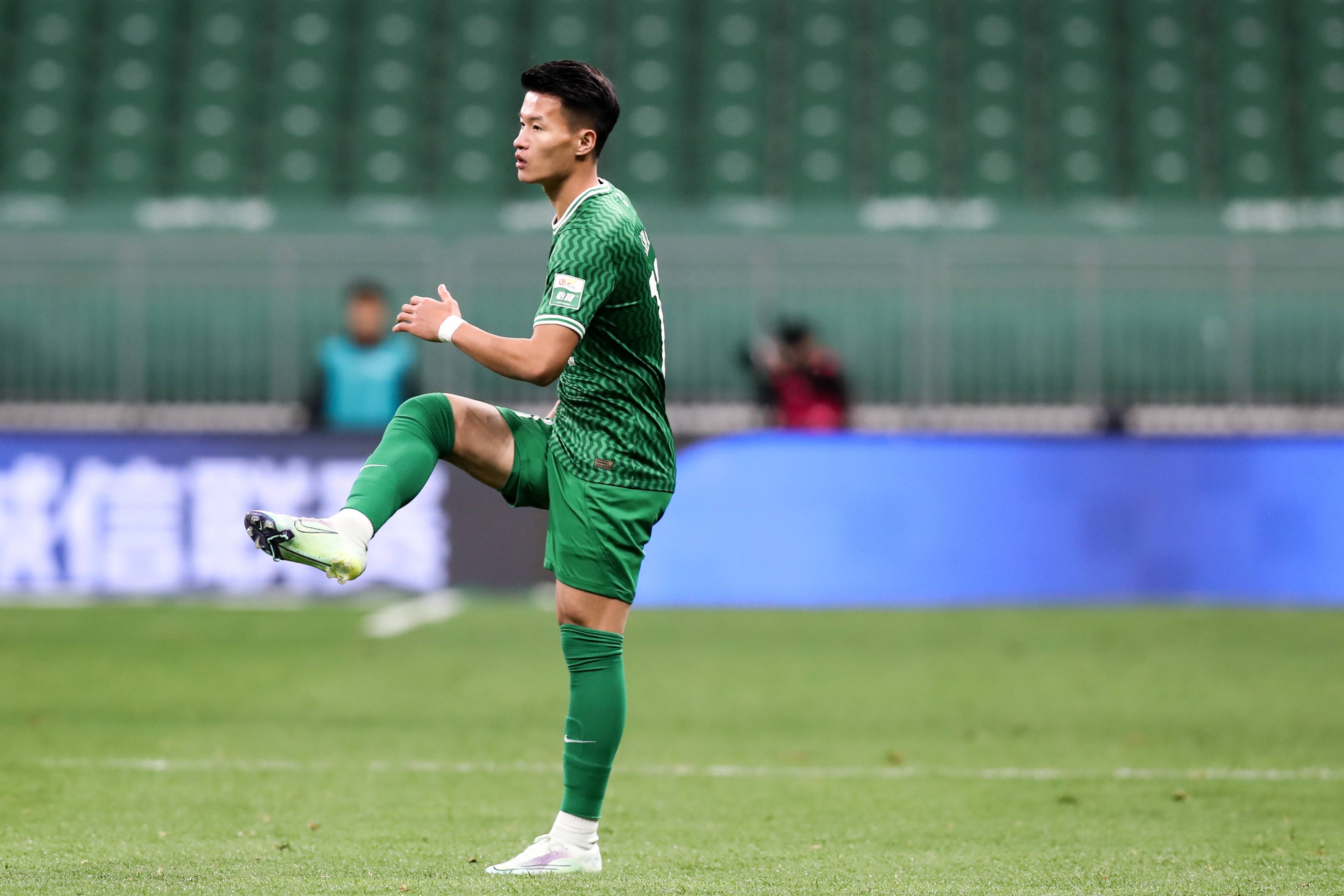 关于乱！乱！中超：榜首再次易主，国安+海港均2-1逆转，申花跌至第2的信息