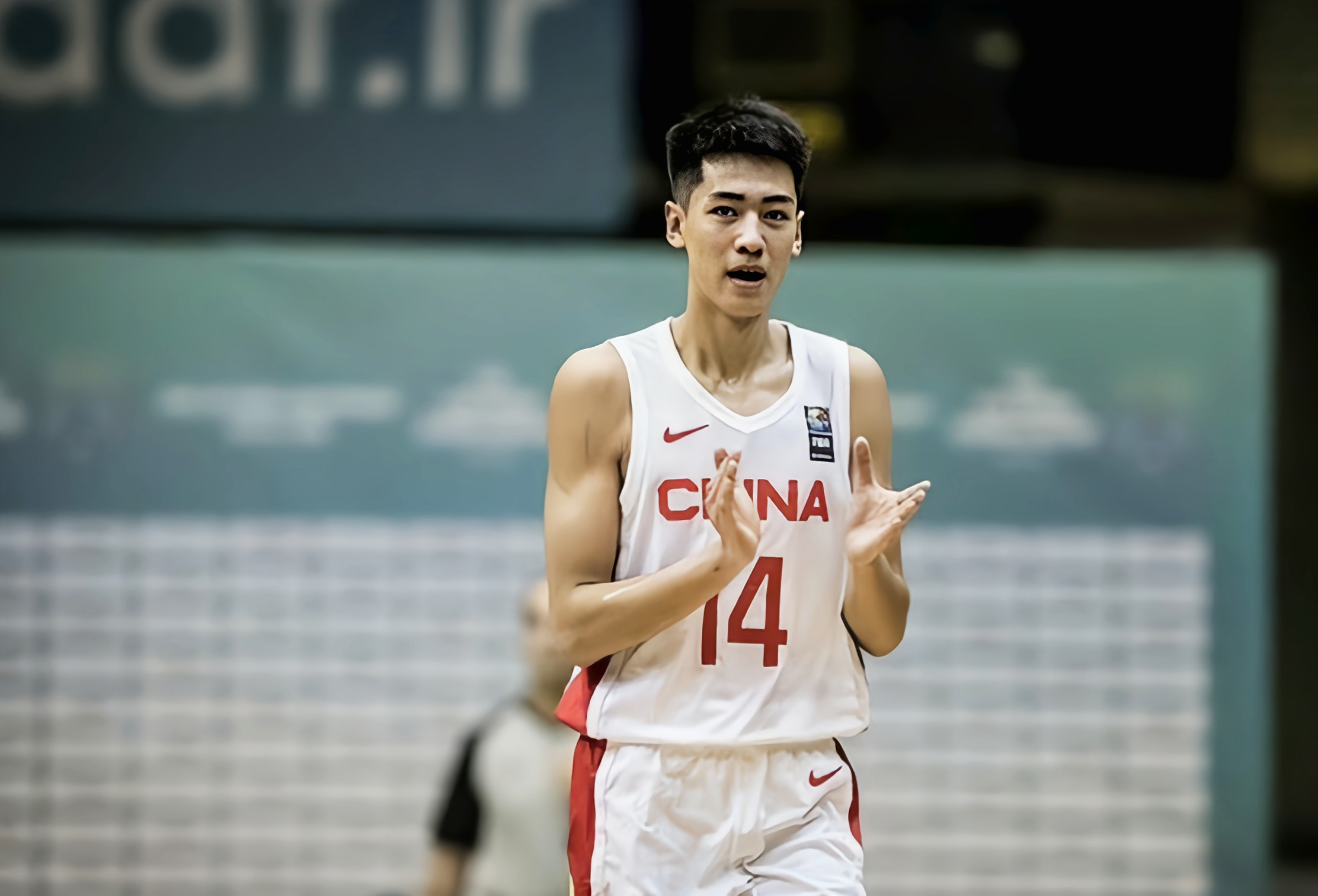 包含王俊杰U19世青赛集锦：对阵西班牙砍下21分8板2助的词条