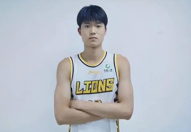 关于男篮亚冠战报：阿尔利雅得102-66狂胜广厦，续峻玮22分的信息